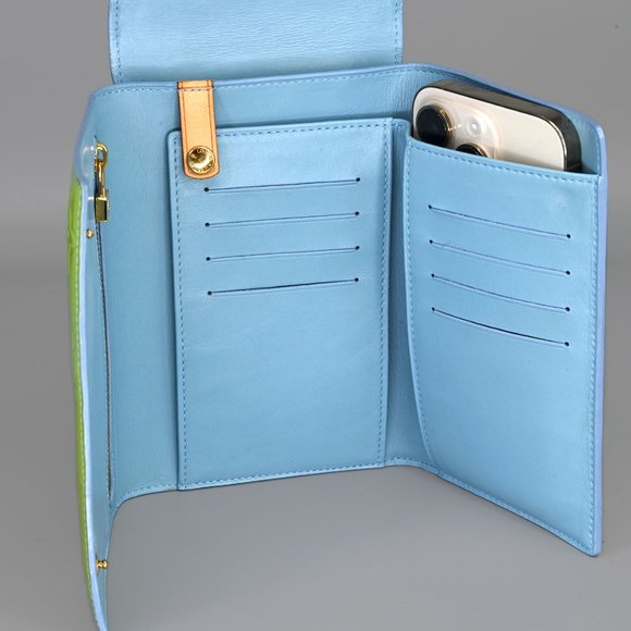 LOUIS VUITTON Monogram Vernis Walker Wallet - Picture 4 of 9